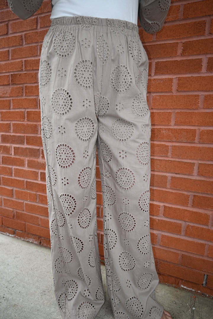 Elle Pant