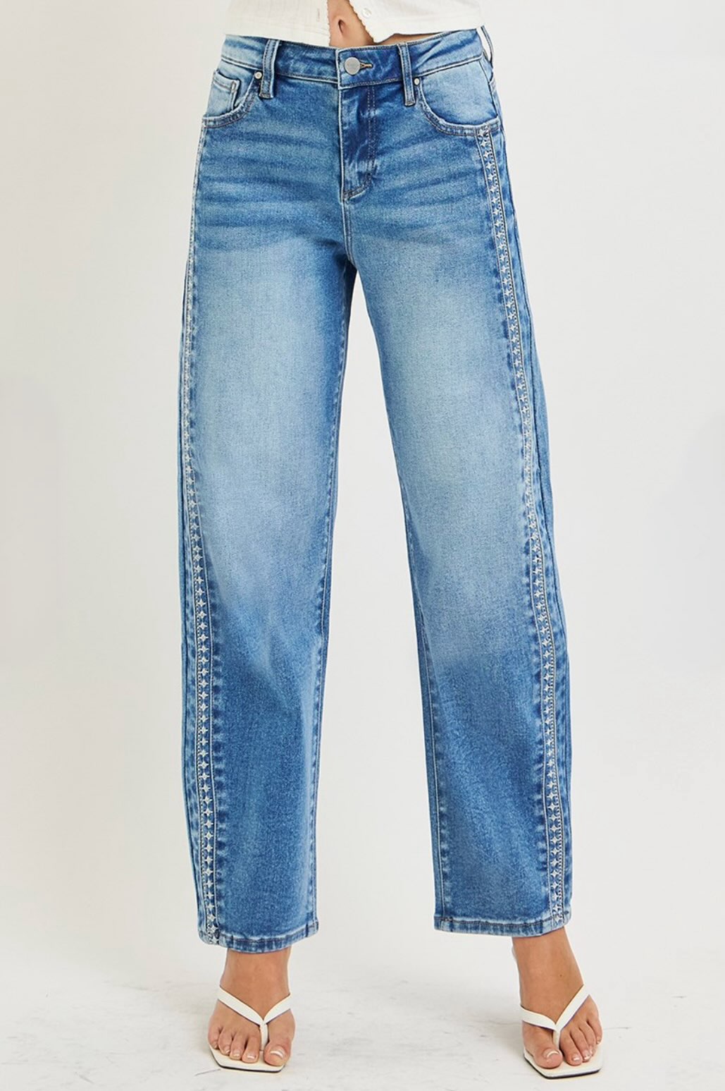 HIGH RISE ANKLE BARREL EMBO DETAILED JEANS