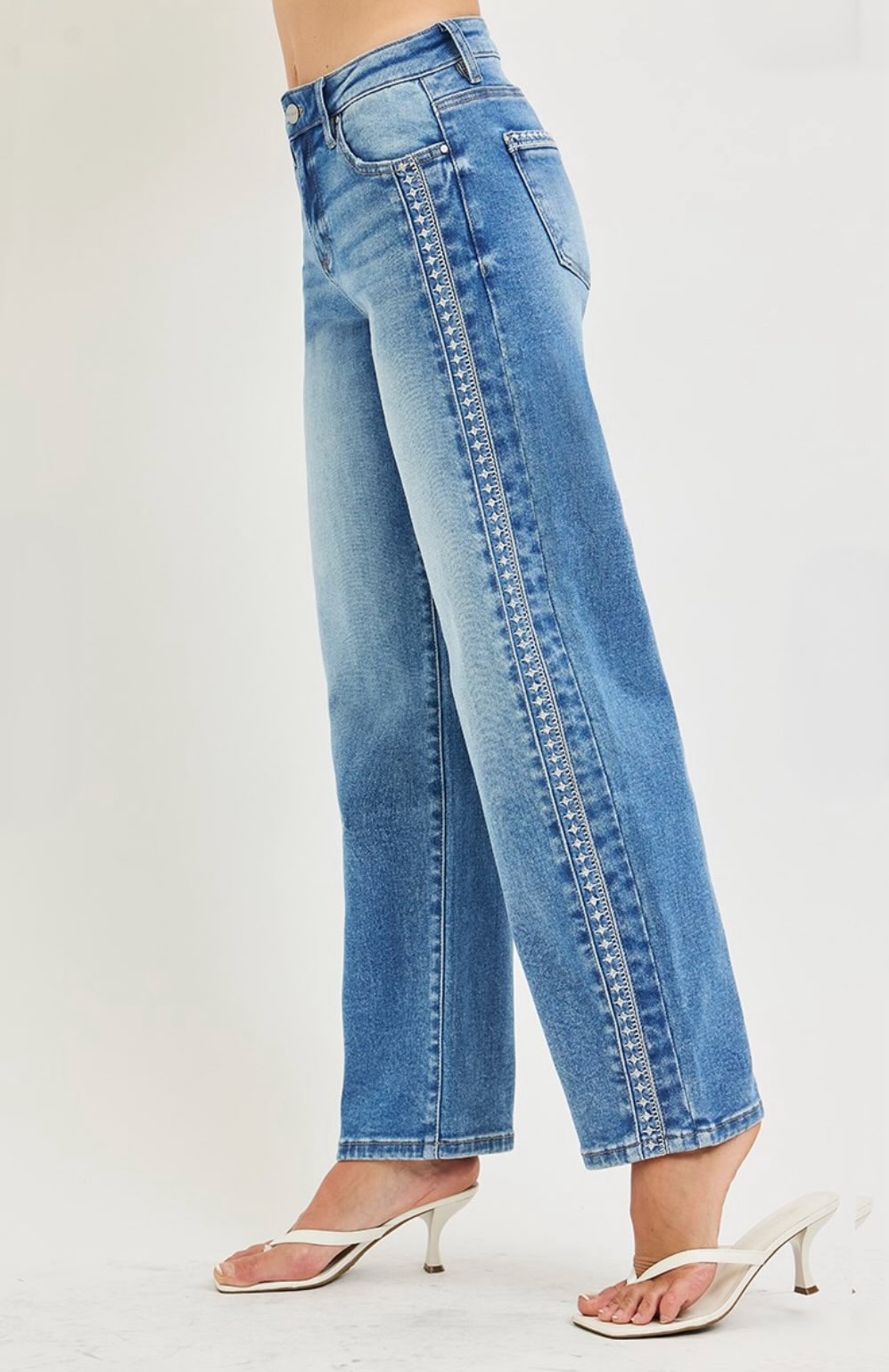 HIGH RISE ANKLE BARREL EMBO DETAILED JEANS