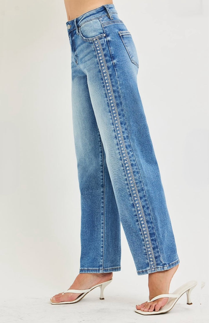 HIGH RISE ANKLE BARREL EMBO DETAILED JEANS